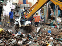 Cel puțin 11 morți și șapte răniți, după ce o clădire din Mumbai s-a prăbușit