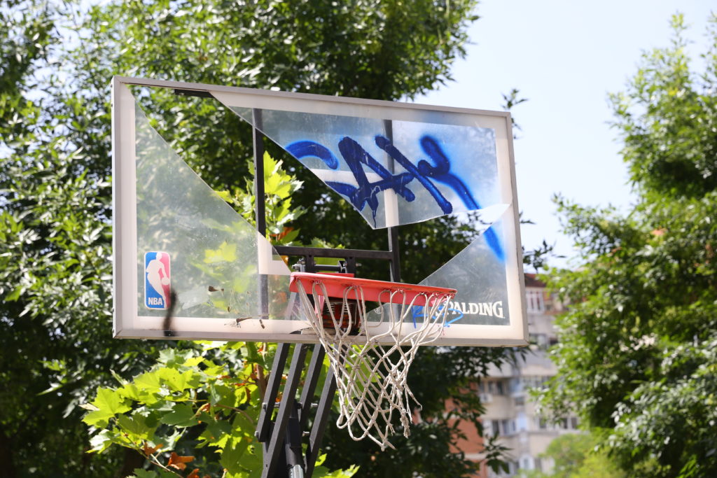 Când vor fi reparate locurile de joacă vandalizate?