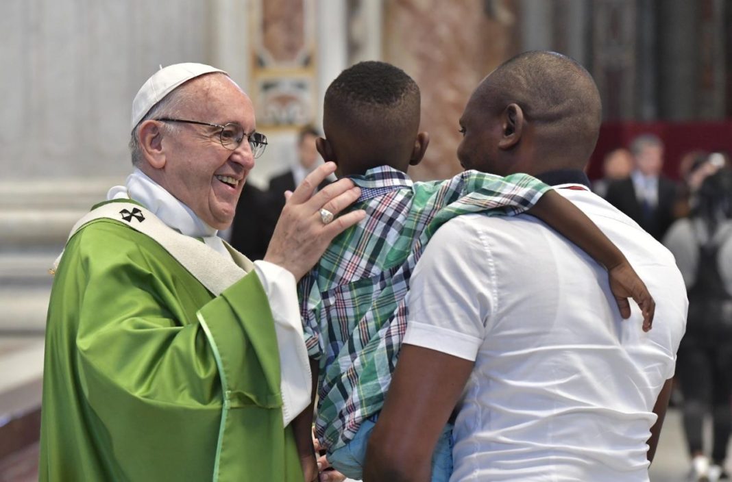 Papa Francisc spune că Marea Mediterană a devenit 