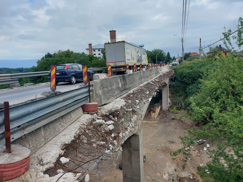 Se lucrează, în sfârșit, la podul de la Malu Mare