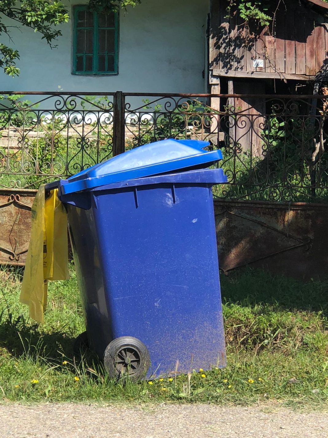 pubela gorj (1) Un nou operator de salubrizare prestează serviciul de colectare, transport și depozitare a deșeurilor de pe raza a 35 de comune gorjene