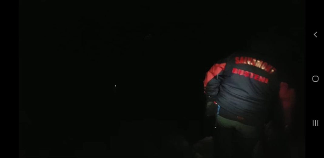 Operațiune de salvare de 6 ore pentru doi tineri alpiniști, blocați în Bucegi