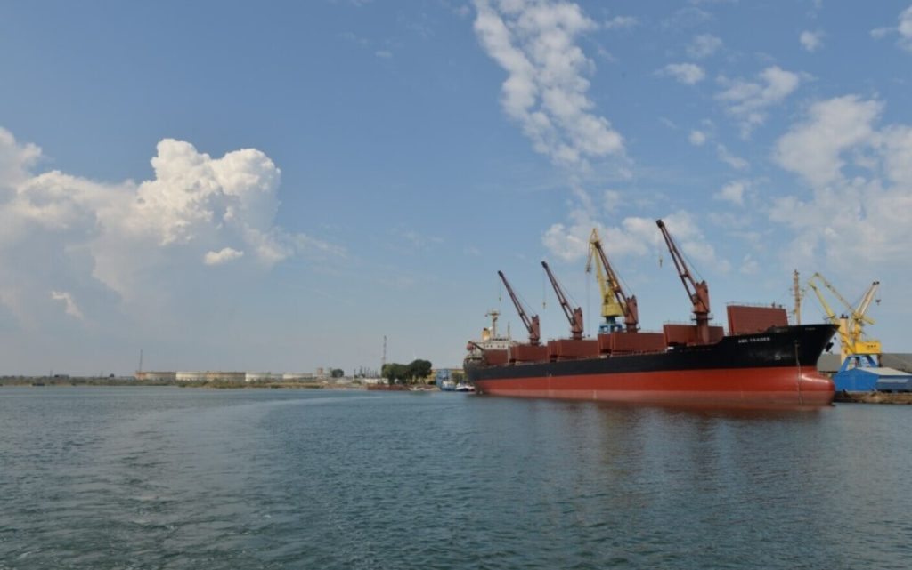O persoană s-a aruncat de pe un vapor în Şantierul Naval Midia