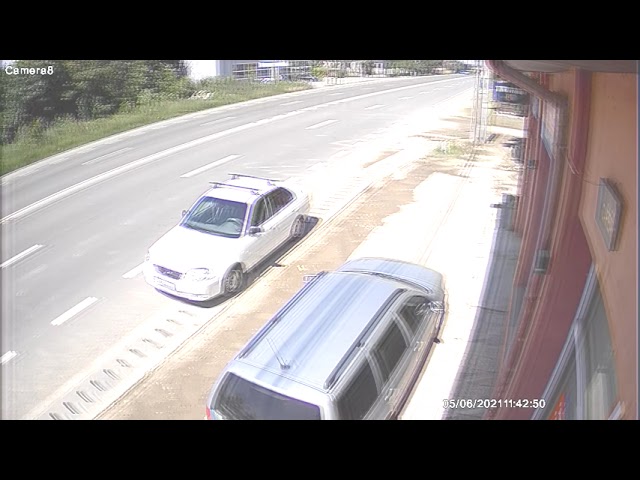 (VIDEO) Bărbat mort după ce a fost spulberat când traversa Drumul European 70