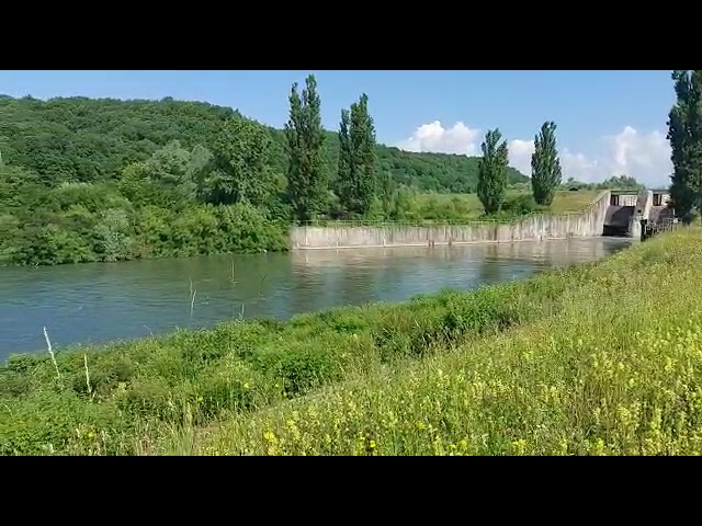 (VIDEO) Gorj: Bărbat dispărut după ce a căzut dintr-o barcă în râul Jiu