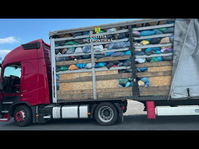 (VIDEO) Opt automarfare cu deșeuri oprite sa intre în România la Nădlac