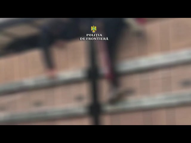 Zece migranți ascunși în TIR-uri, depistați la frontiera cu Ungaria