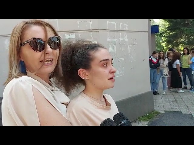 Emoţii şi lacrimi în prima zi a evaluării naţionale