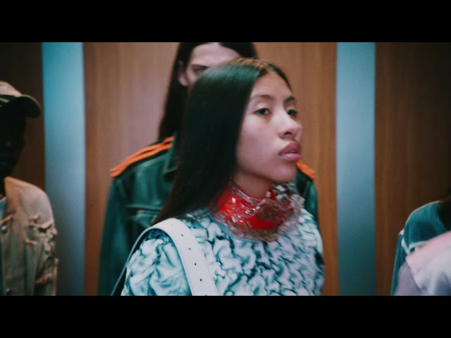 (VIDEO) Casa de modă Diesel și-a prezentat colecția primăvară-vară 2022