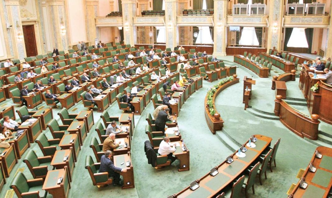 Propunerile referitoare la educaţia sexuală în şcoli, intens dezbătute în plenul Senatului