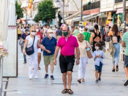 Spania ar putea renunţa în curând la purtarea măştii de protecţie pe stradă