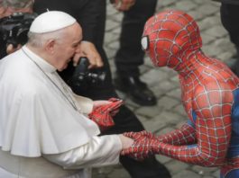 Spiderman, în audienţă la Papa Francisc