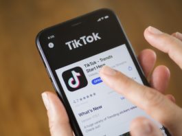 Mii de părinţi dau în judecată TikTok şi cer despăgubiri, în Olanda