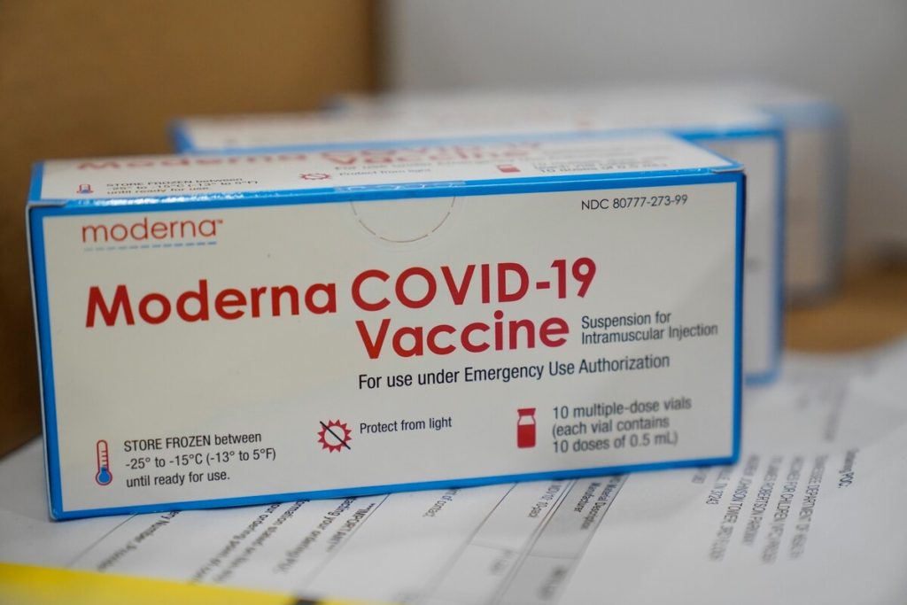 Peste 120.000 de doze de vaccin Moderna ajung vineri în România