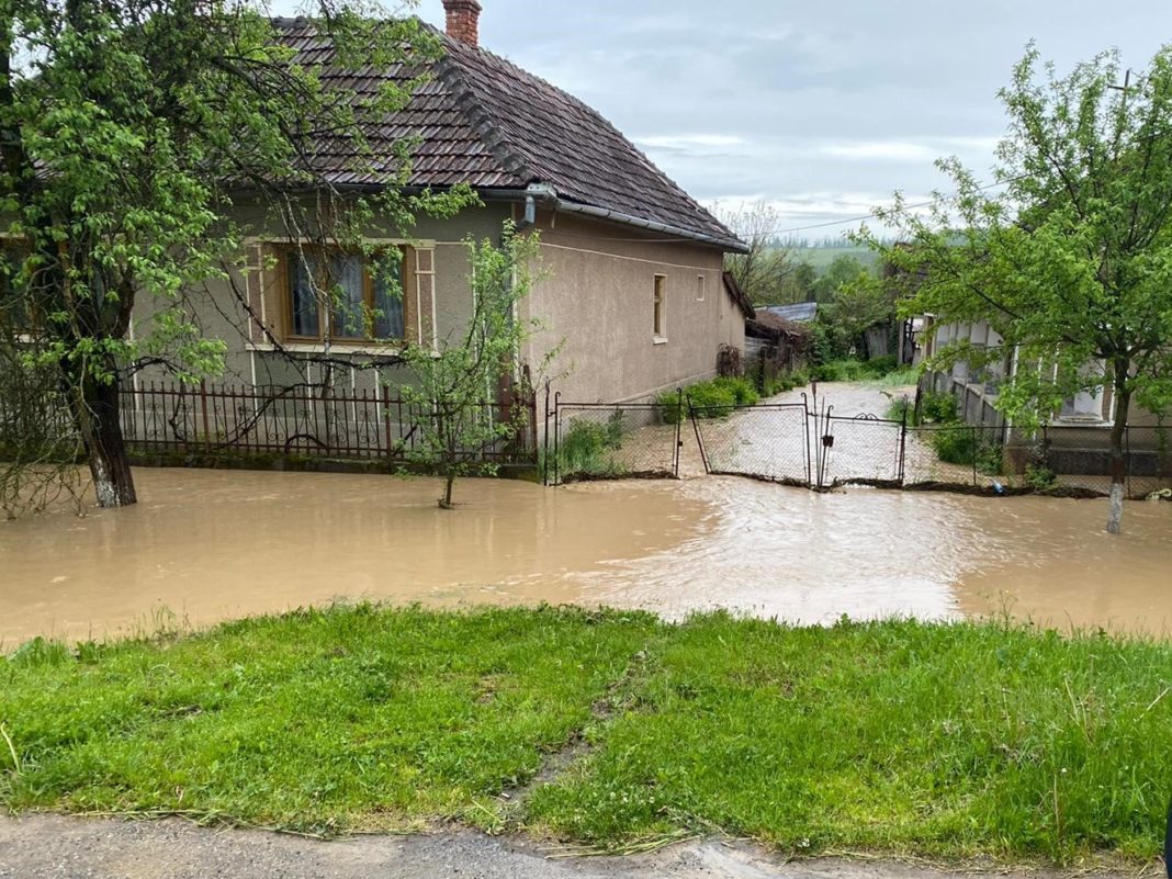 Guvernul va acorda ajutoare de urgență familiilor afectate de inundații