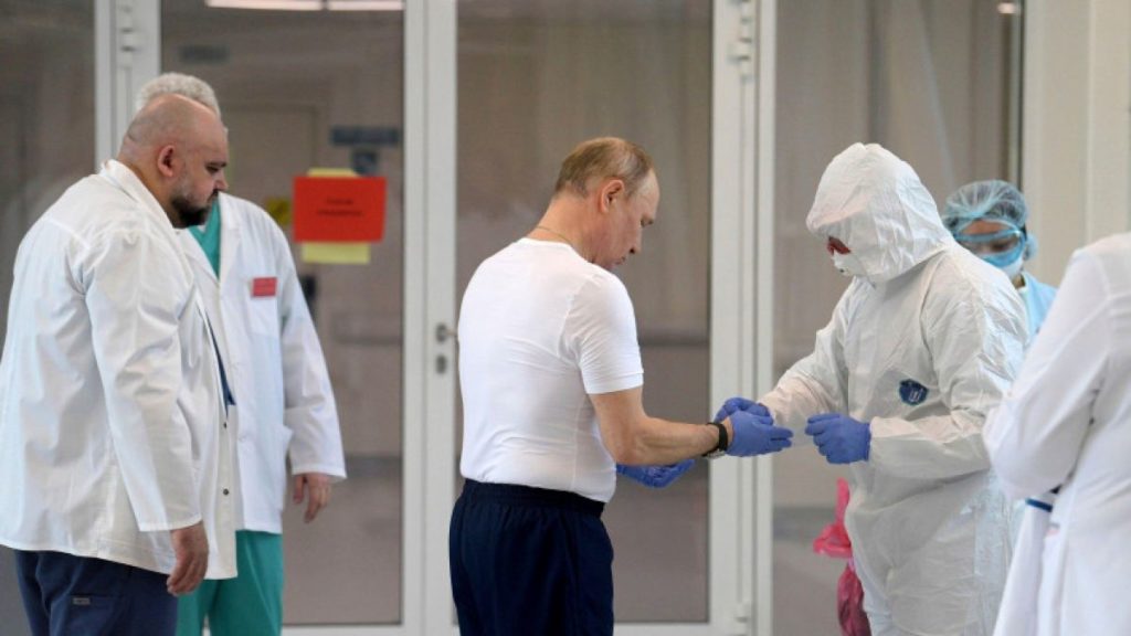 Vladimir Putin s-a vaccinat cu Sputnik și a avut efecte secundare