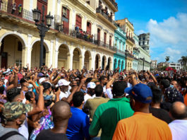 VIDEO Cuba: Mânia izbucneşte pe străzi, revoluţionarii sunt chemaţi să riposteze