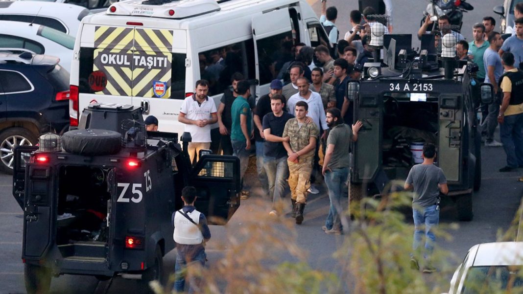 3.000 de persoane au fost condamnate la închisoare pe viaţă în Turcia după „tentativa de puci eşuat” din 2016
