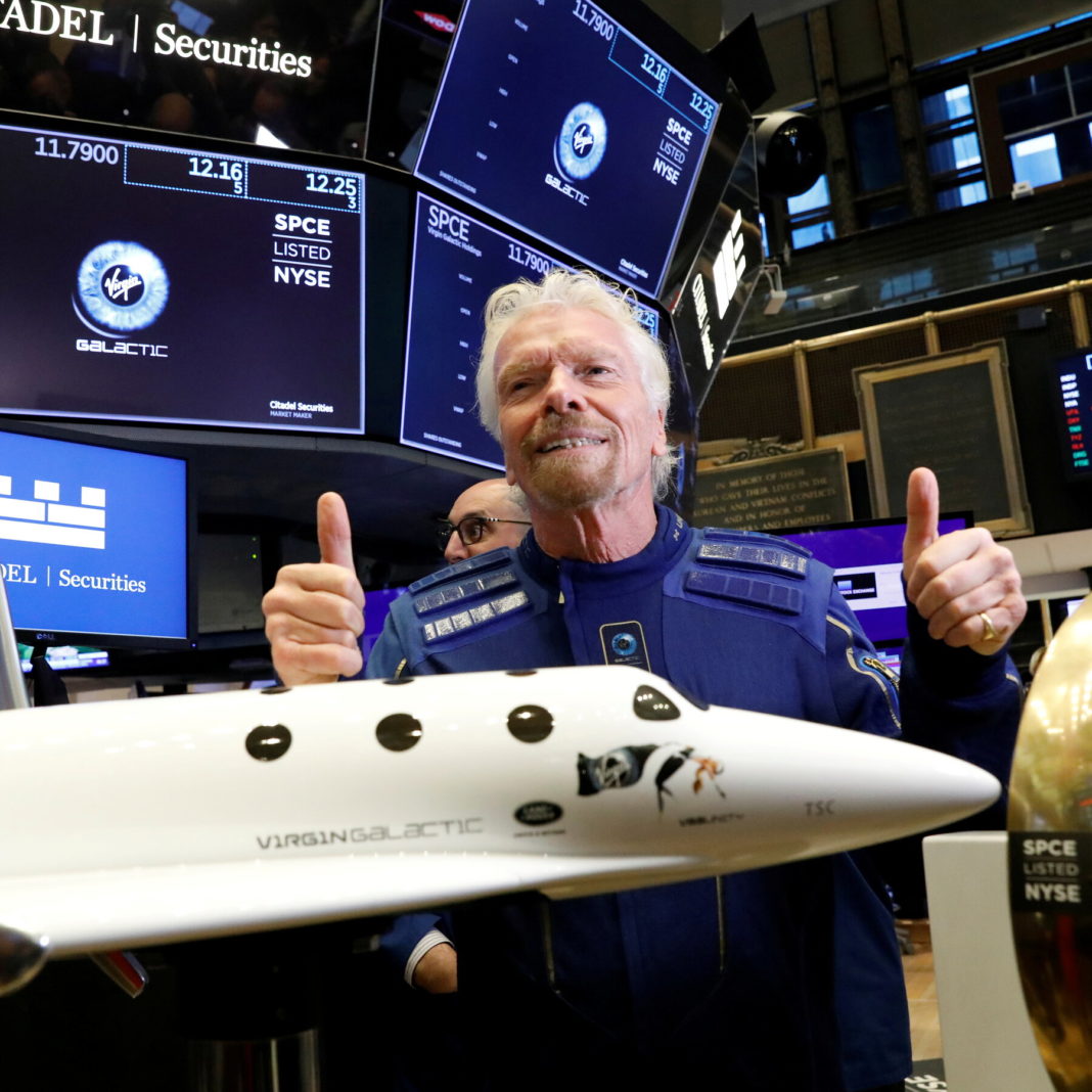 Richard Branson la bordul avionului spațial VSS Unity