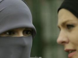 CJUE: Interzicerea purtării vălului islamic la locul de muncă nu este discriminatorie