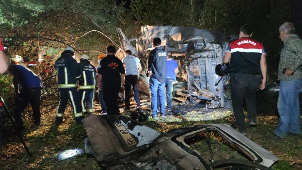 Turcia: 12 oameni morți, după ce un autobuz cu migranți s-a răsturnat