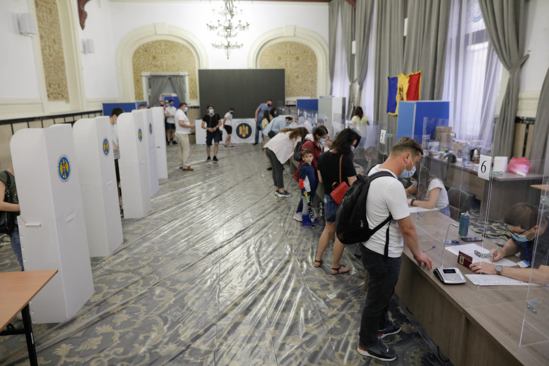 Partidul Maiei Sandu i-ar fi zdrobit pe comuniști și a câștigat alegerile parlamentare anticipate din Republica Moldova (Inquam Photos / George Călin)