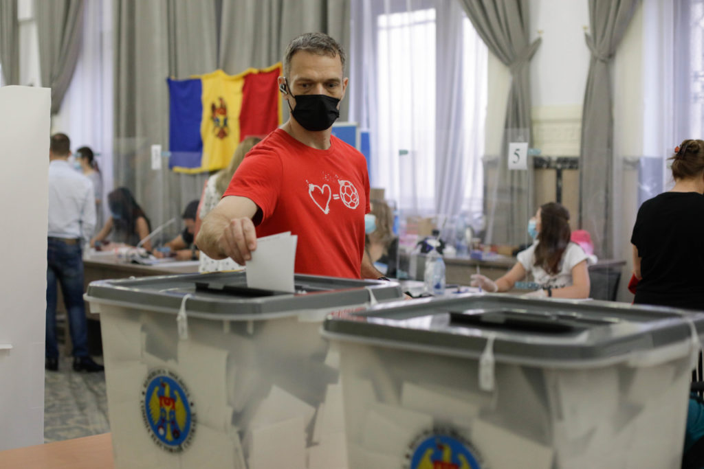 Prezență scăzută la urne în Republica Moldova, la alegerile parlamentare anticipate