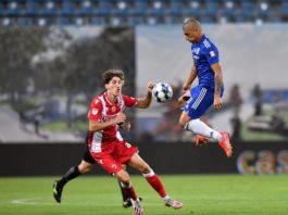 Juan Bauza (albastru) a contribuit din plin la golul lui Hugo Vieira din meciul cu Dinamo (Foto: Cristi Preda, gsp.ro)