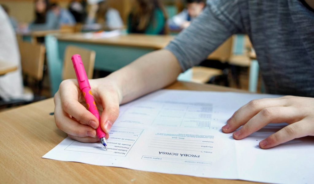 Dolj: Peste 4.000 de elevi, înscrişi la Evaluarea Naţională