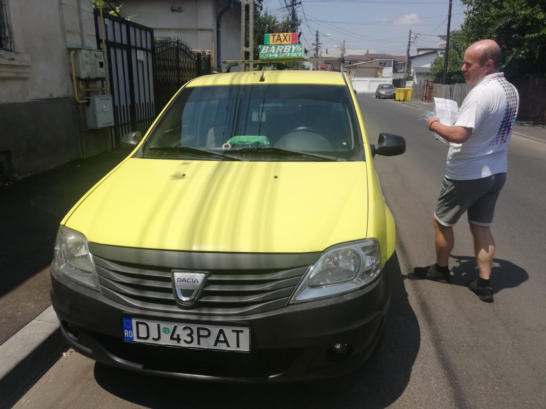 Un craiovean acuză că un angajat RAADPFL i-a spart parbrizul şi nu îşi poate recupera paguba