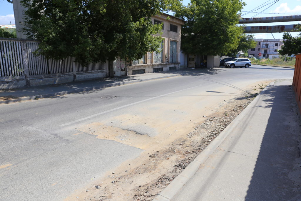 Compania de Apă şi o firmă, amendate pentru dezastrul de pe strada Câmpului