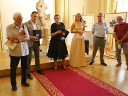 La eveniment au fost prezenți atât Emilian Ștefârță, directorul Muzeului de Artă, Emil Boroghină, directorul Teatrul Național din Craiova, Cosmin Vasile, președintele Consiliului Județean Dolj, Prof. Univ. Dr. Ion Deaconescu