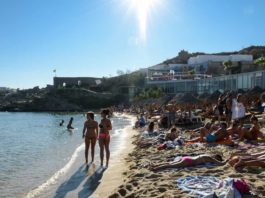 Grecia vrea să închidă insulele Mykonos și Ios, din cauza tulpinii Delta