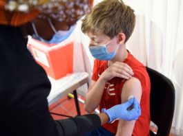 OMS solicită țărilor bogate să nu își imunizeze tinerii, pentru a dona dozele țărilor sărace 