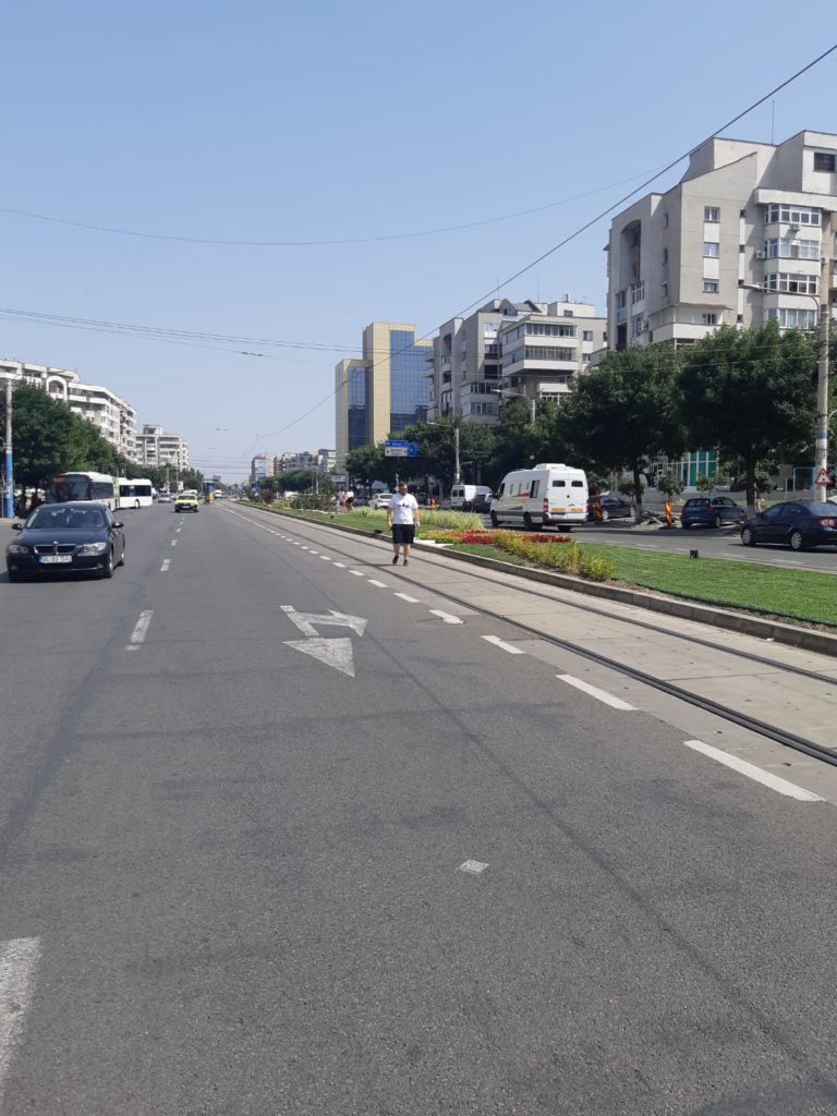 Peste 20 de craioveni, amendați după ce au traversat ilegal