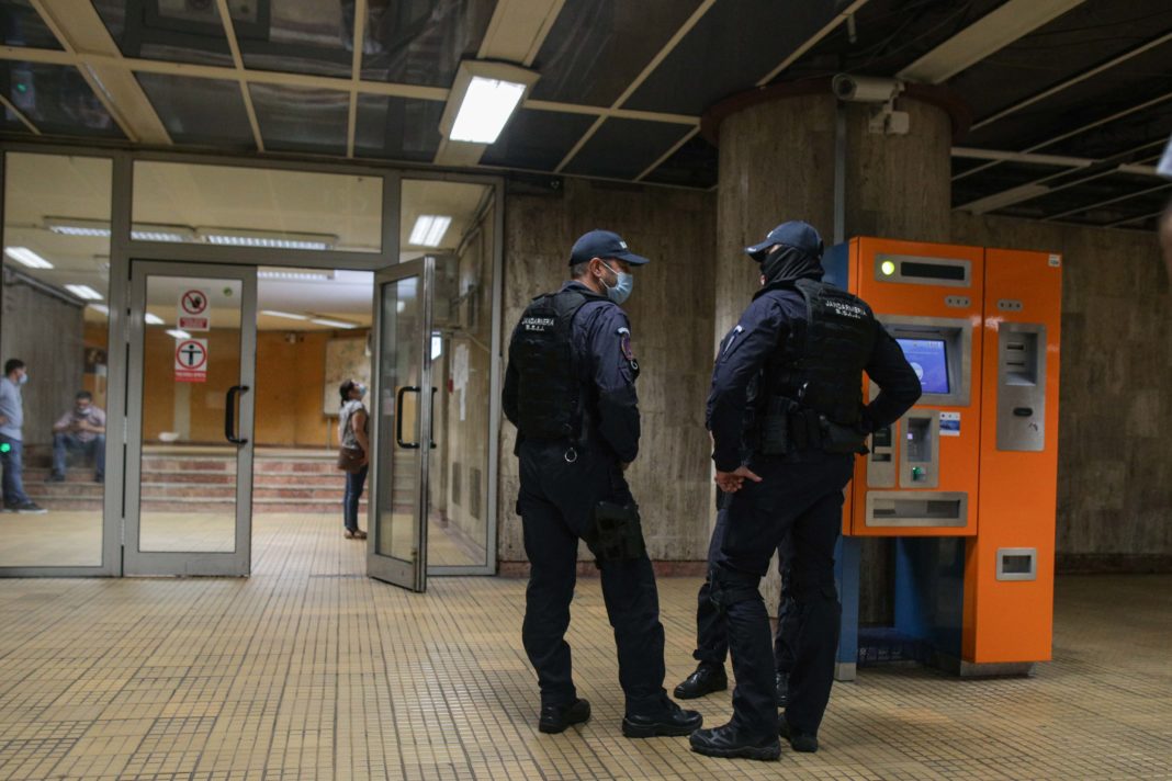 Percheziții la Metrou (Inquam Photos / Octav Ganea)