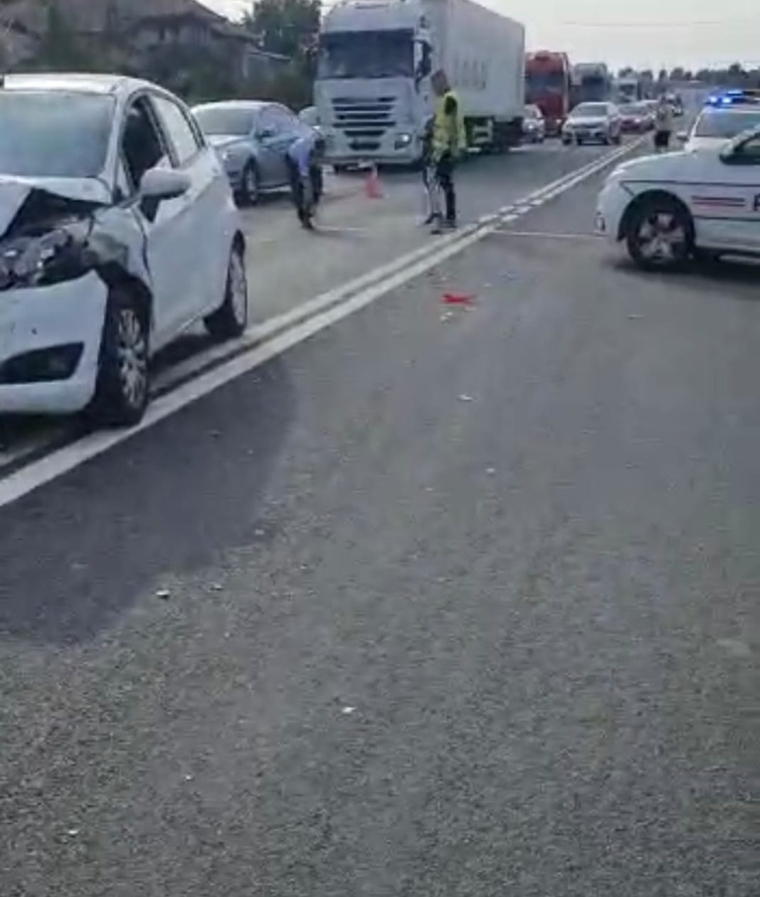 Autospecială de poliție, implicată într-un accident la Răcarii de Sus