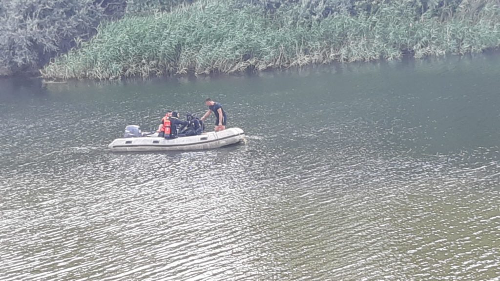 Un bărbat, posibil înecat într-un canal de irigații, la Dăbuleni