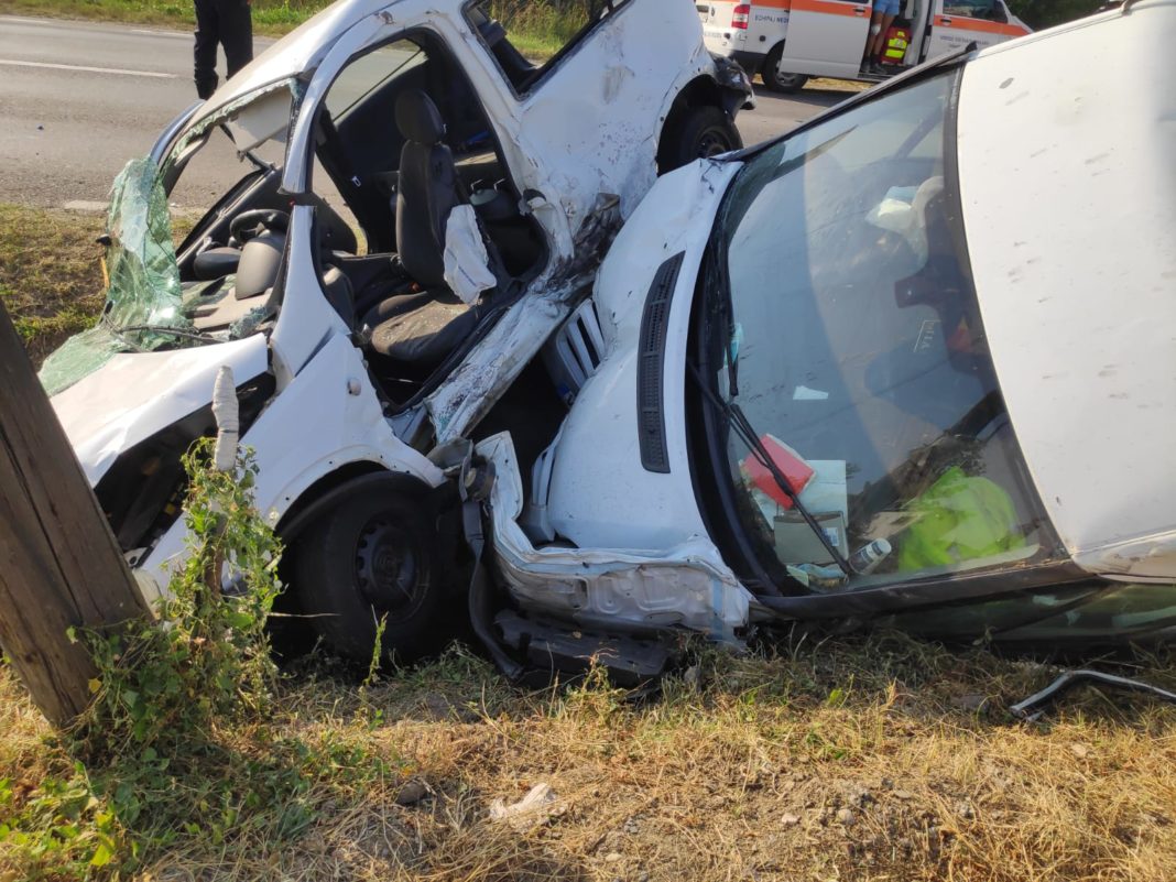 Două autoturisme, implicate într-un accident rutier în Râmnicu Vâlcea