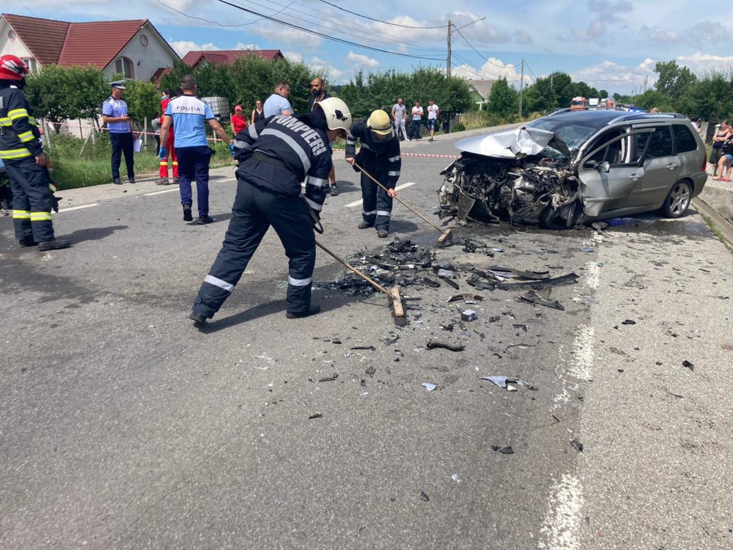 Şoferiţă însărcinată, moartă într-un accident pe DN 17