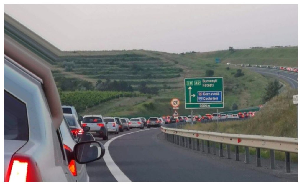 Aglomeraţie pe Autostrada Soarelui, pe sensul de mers către București