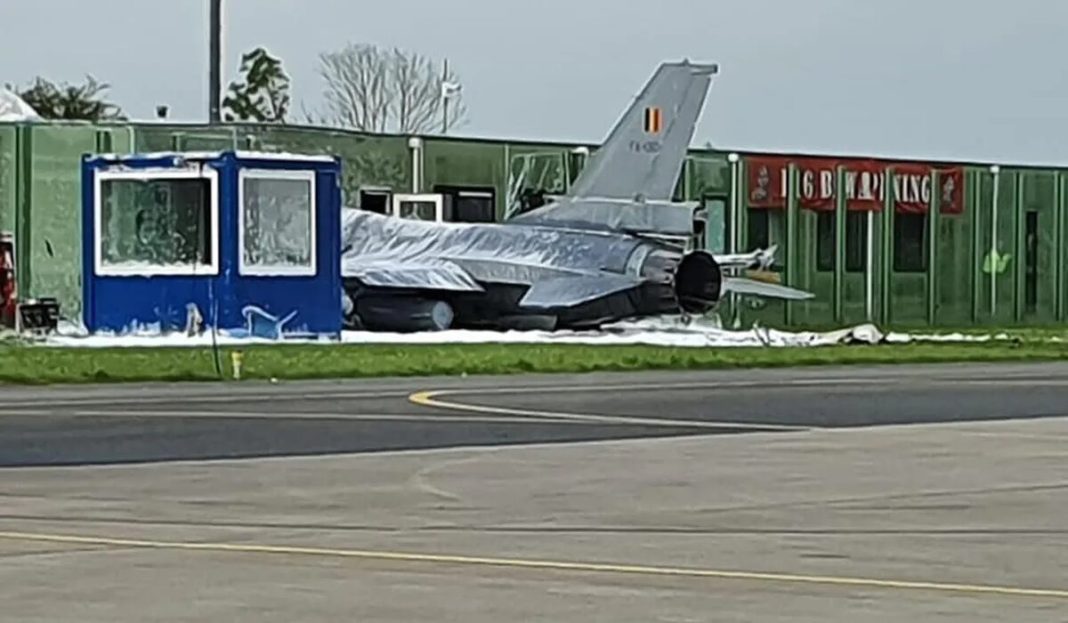 Un avion belgian de vânătoare s-a lovit de o clădire în Olanda