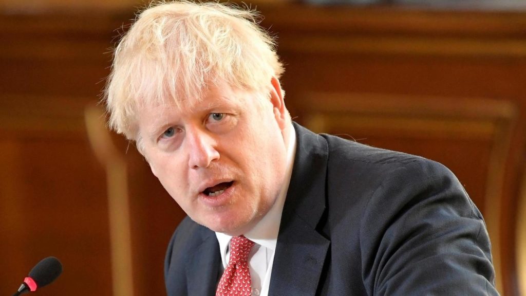 Premierul britanic Boris Johnson “vrea vaccinarea obligatorie anti-Covid a studenților”