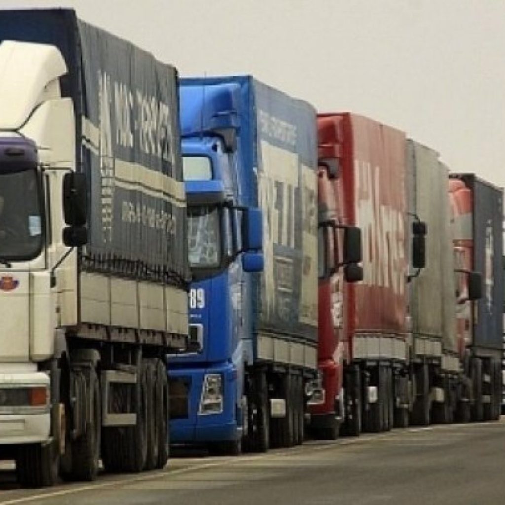 Coloană de tiruri pe 6 kilometri la ieșirea din țară pe la Giurgiu