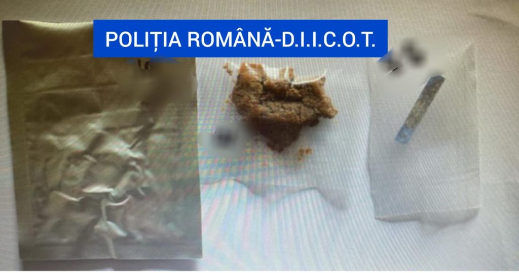 Arestaţi pentru trafic de droguri tip timbre