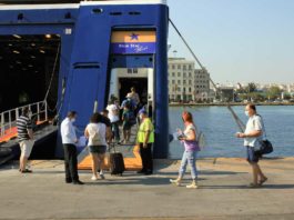2.500 de turişti, împiedicați să urce pe feriboturi în Grecia din lipsa documentelor