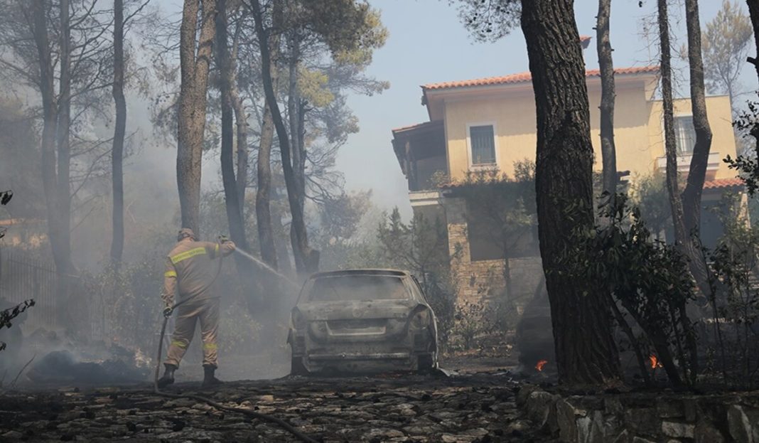 Un incendiu de amploare a făcut ravagii lângă Atena