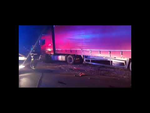 (VIDEO) Olt: Coliziune între un  autocamion, un autoturism și un tractor. Un șofer, mort