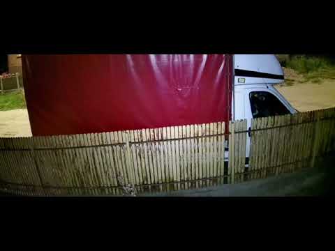 Acuzaţi că au incendiat maşina unei firme concurente