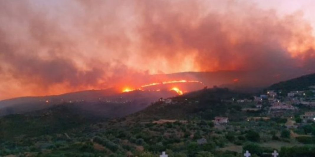 MAE, avertizare de călătorie: Incendiu puternic în insula Kefalonia din Grecia